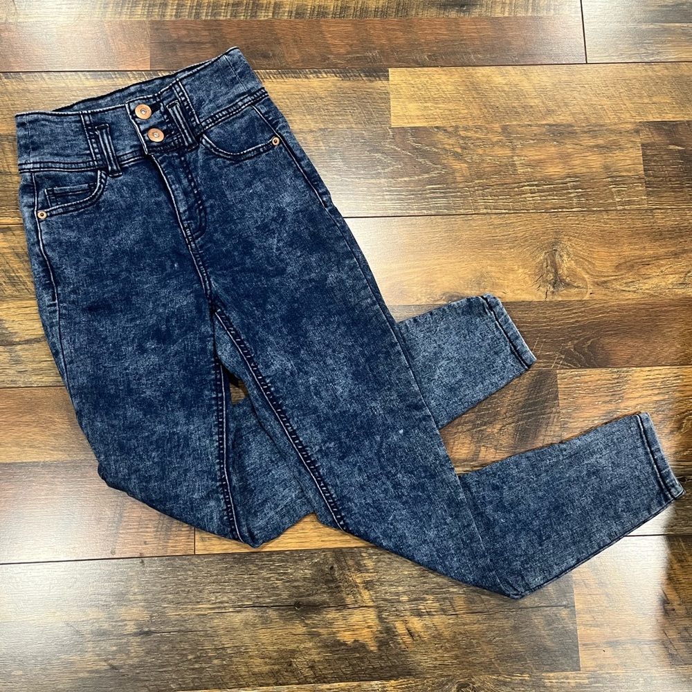 No Boundaries size 1 high waisted marble wash skinny jeans